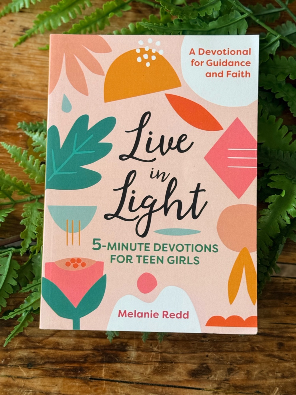 Live in Light 5-Minute Devotions for Teen Girls - NWT